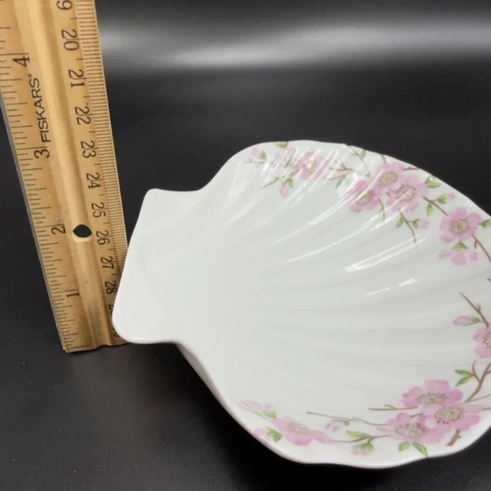 Porcelaine de Paris France Porcelain Shell Shaped Dish Plate Trinket Holder READ